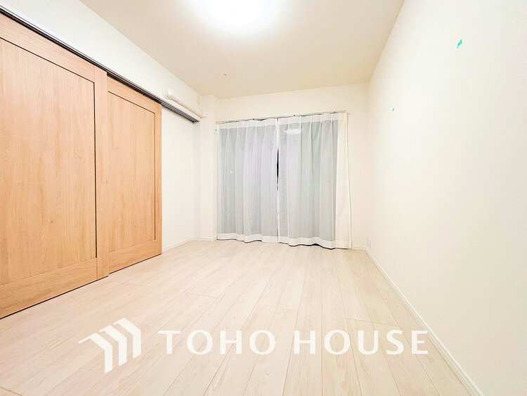 内装 採光もある洋室は、くつろぎのひと時を過ごすのにぴったり