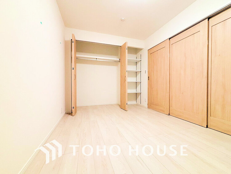 内装 シンプルですっきりとした室内は飽きのこない居心地の良い雰囲気