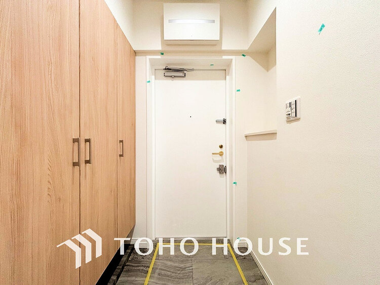 玄関 落ち着いた雰囲気の玄関、家族の帰りを暖かく迎えてくれます