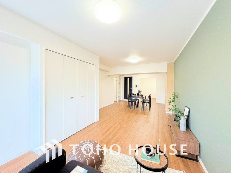 内装 上質な時間を育む暮らしのメインステージ。寛ぎとコミュニケーションを育む居心地のよい場所