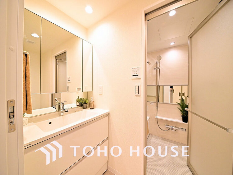 洗面 清潔感のある洗面室で朝の身支度を