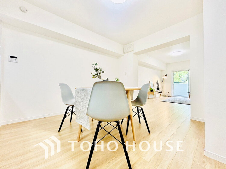 内装 広がりのある住空間、家族が集まるリビング・ダイニング