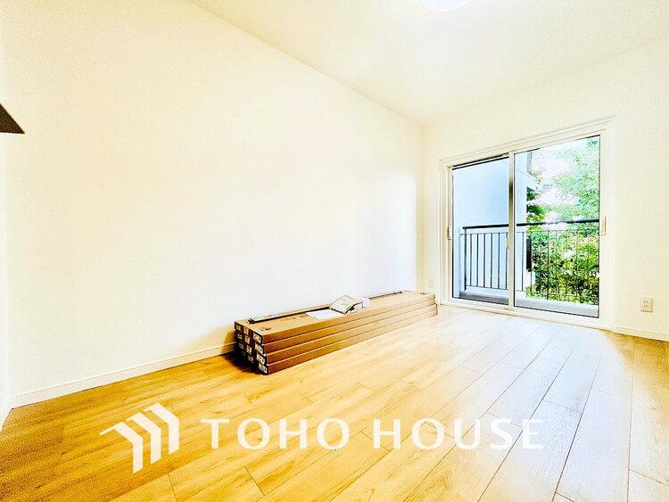 内装 採光もある洋室は、くつろぎのひと時を過ごすのにぴったり