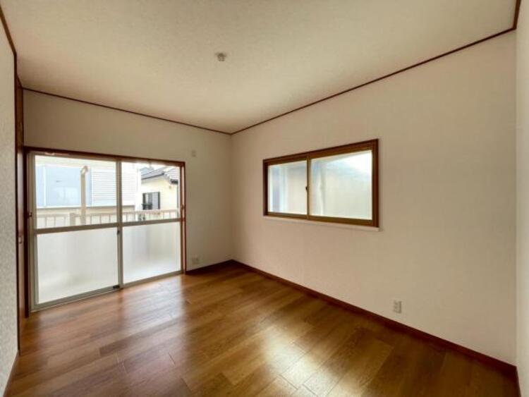 内装 落ち着いた色合いに優しく包まれる、安らぎの主寝室