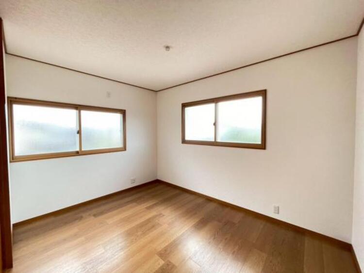 内装 子供部屋にぴったりな洋室。明るい空間で成長を見守ります