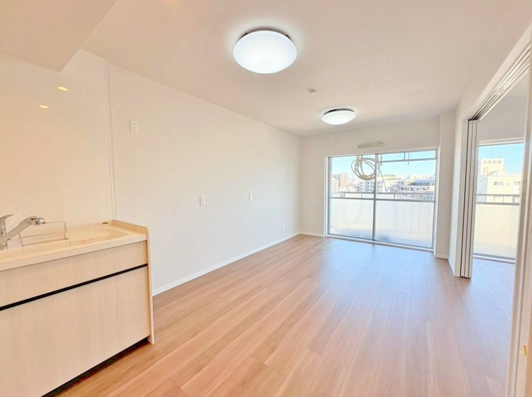 居間 居心地の良い空気感は、暮らしのステージを彩り、心からのやすらぎと満足感を与えてくれます。