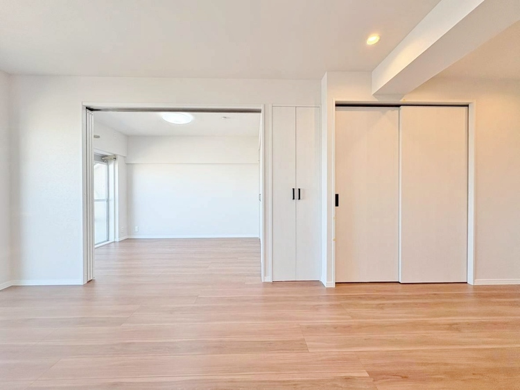 居間 飾り過ぎないシンプルな内装と偏り過ぎないデザインで統一しました。