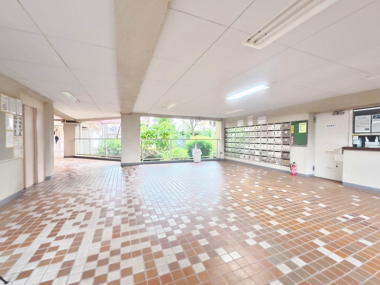 エントランス エントランス内部は、管理が行き届き清潔な共有スペースとなっています。