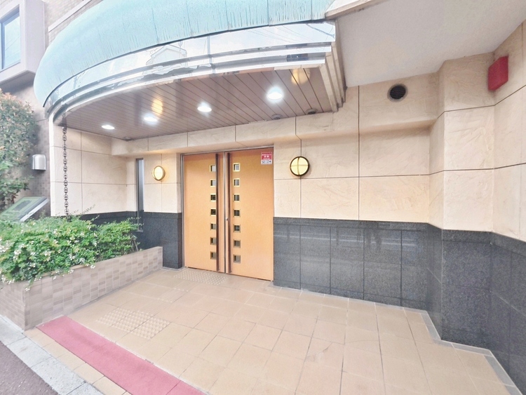 エントランス 外と内をつなぐエントランスは、まさに顔となる場所。