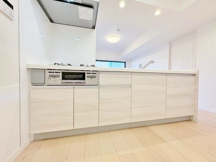 キッチン スマートな意匠と充実の機能を備えたキッチンが、暮らしにおいしい彩りを添えます。