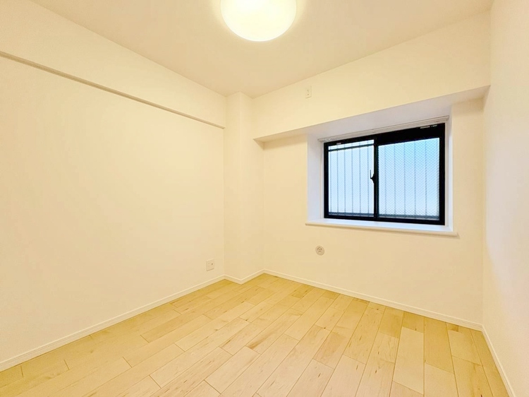 寝室 ベッドも十分に設置するスペースがあります。