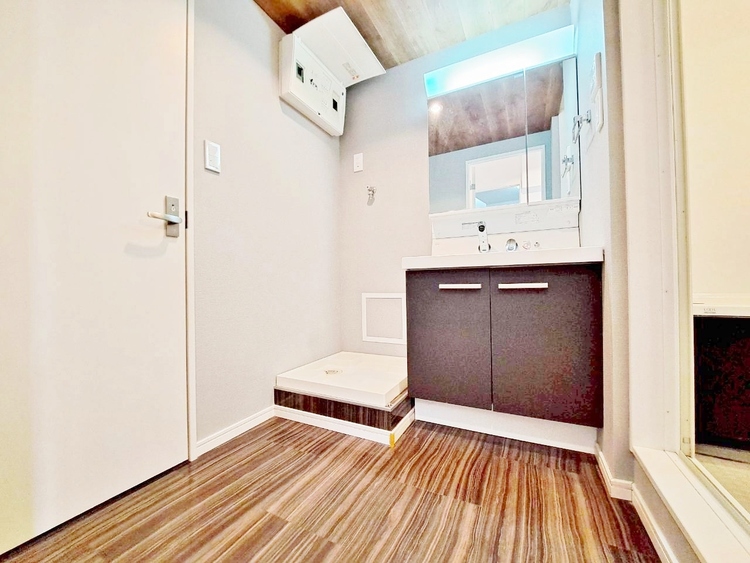 洗面 清潔感と心地よさを重視した、上質感漂うパウダールーム。