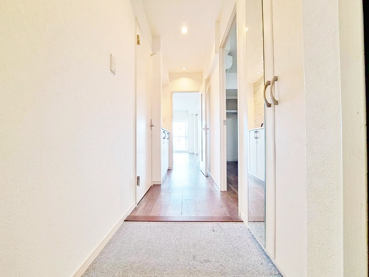 玄関 シューズボックスを完備した玄関です。