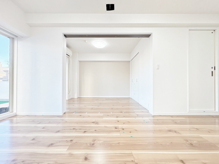 居間 居心地の良い空気感は、暮らしのステージを彩り、心からのやすらぎと満足感を与えてくれます。