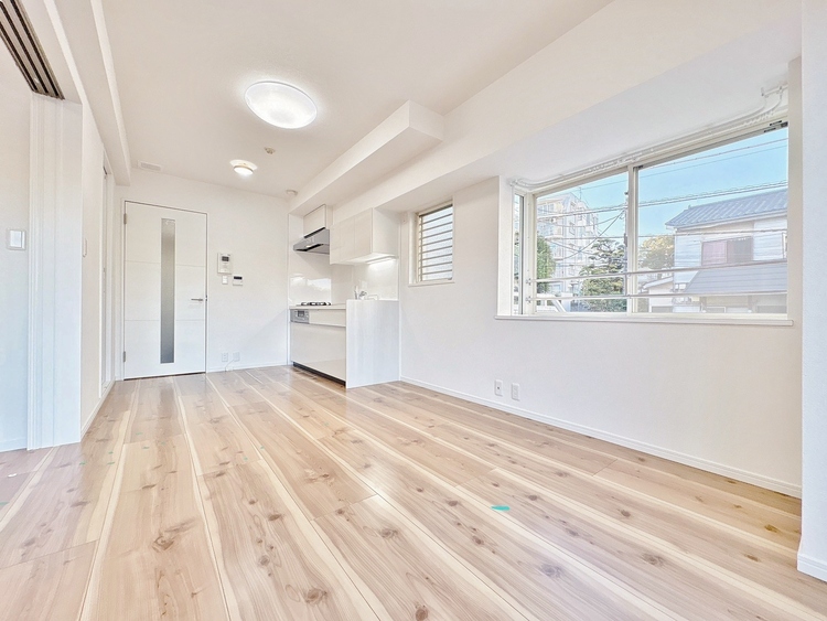 居間 飾り過ぎないシンプルな内装と偏り過ぎないデザインで統一しました。