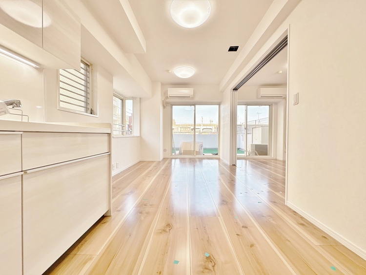 居間 快適に過ごす毎日を求めて、暮らしの中でご自身の「マイホーム」に創り上げてください。