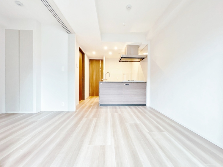 居間 忙しく過ぎゆく日常を置き去るほど、ゆったりした時間が流れるリビング。