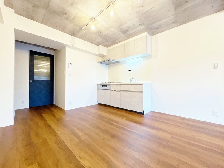 居間 忙しく過ぎゆく日常を置き去るほど、ゆったりした時間が流れるリビング。