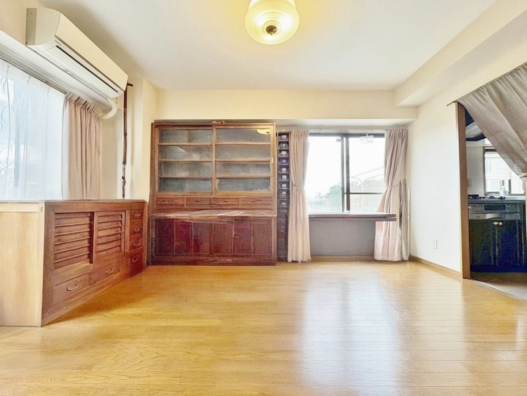 居間 快適に過ごす毎日を求めて、暮らしの中でご自身の「マイホーム」に創り上げてください。