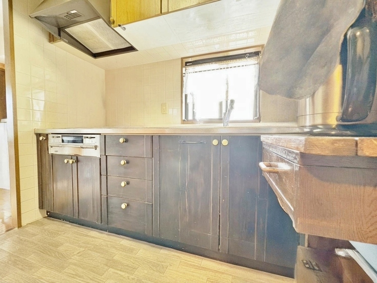 キッチン スマートな意匠と充実の機能を備えたキッチンが、暮らしにおいしい彩りを添えます。