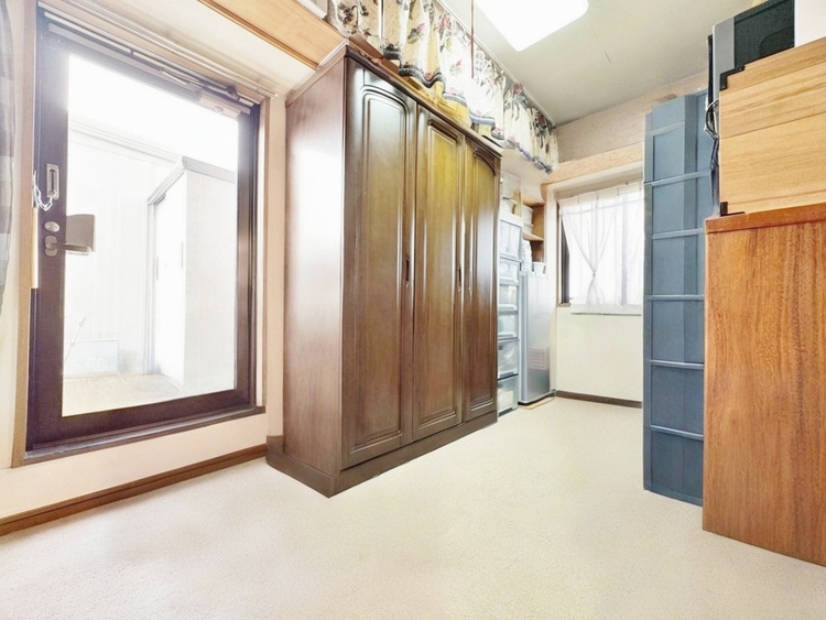 寝室 書斎や寝室へと変わっていくこの１室にどうアレンジするか、それを想像するだけで夢が膨らみますね。