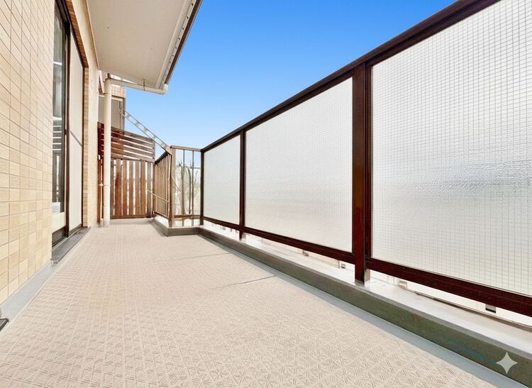 バルコニー 暮らしの中で、光と風を演出してくれるバルコニー。