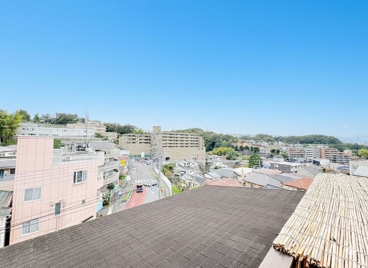 バルコニー 窓を開けると広がる青空。心をリフレッシュして日々を過ごしていきましょう。