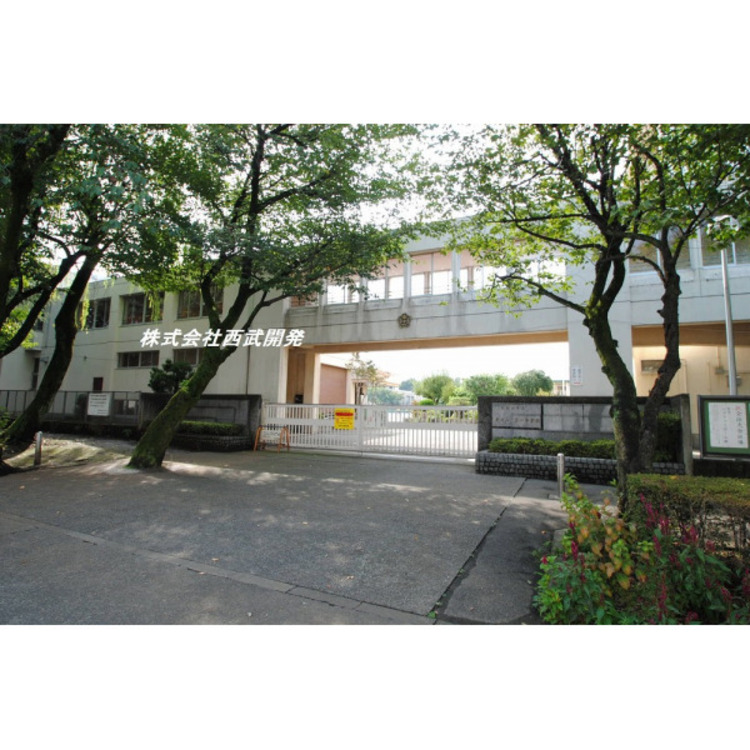 周辺 第一中学校(約960m)