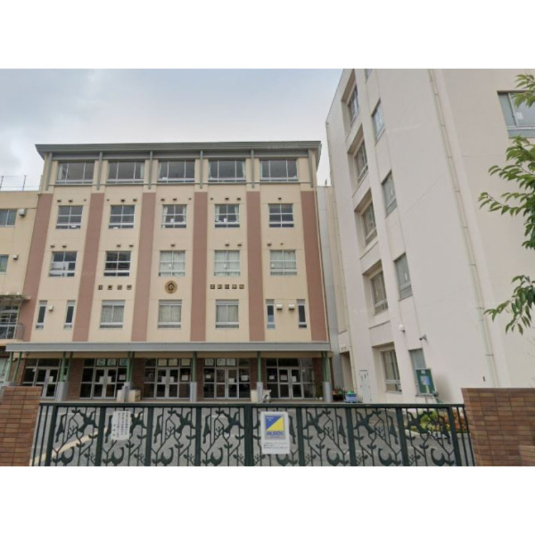 周辺 本町小学校(約700m)