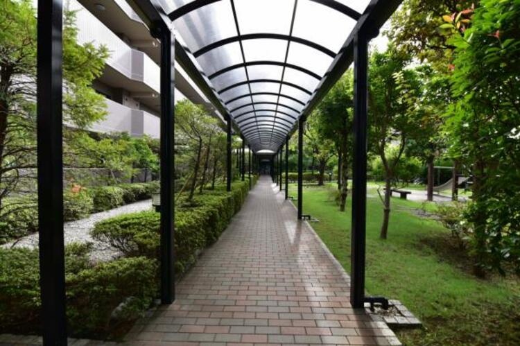 その他 マンション敷地内にある遊具です。子育て世帯だけではなく、日常に癒しをプラスするプライベートパークです。