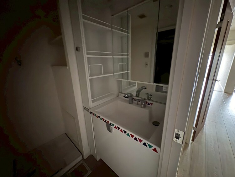 その他 清潔感を感じられる洗面化粧台。