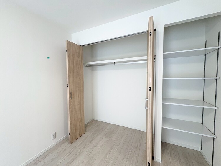 その他 収納スペースが付いていて、お部屋を広く使っていただけます。