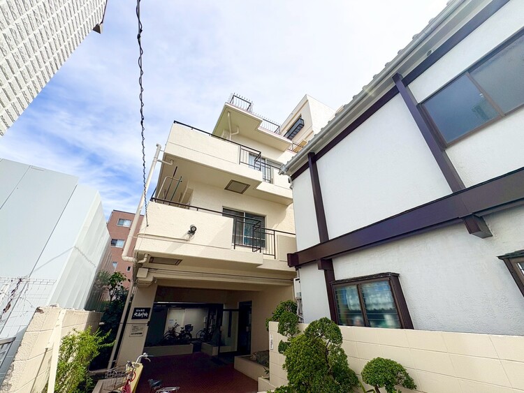 その他 上質感漂う玄関アプローチです。