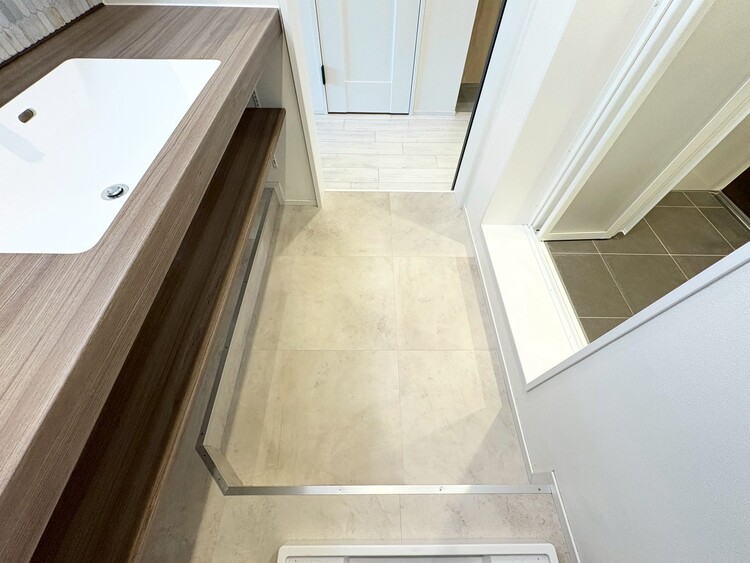 その他 十分な広さの脱衣所。