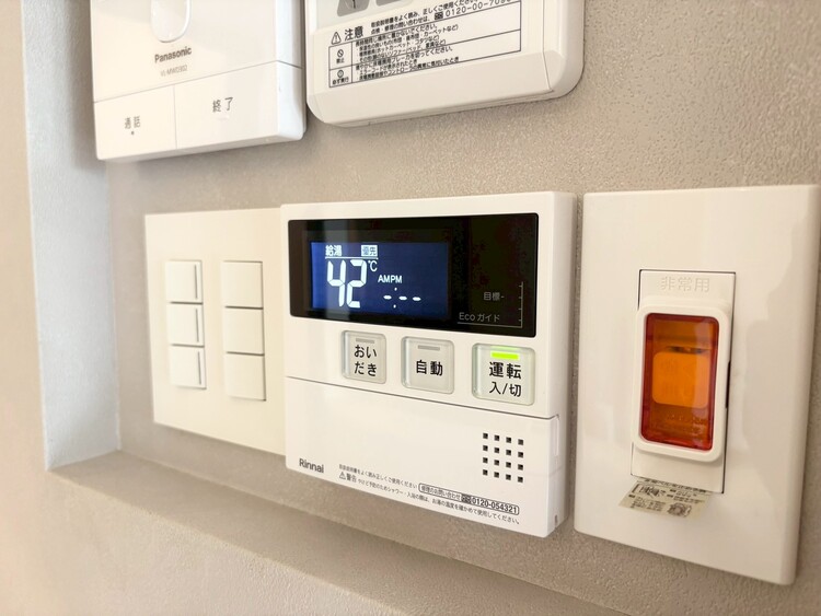 その他 見やすい画面で操作しやすい給湯パネル。