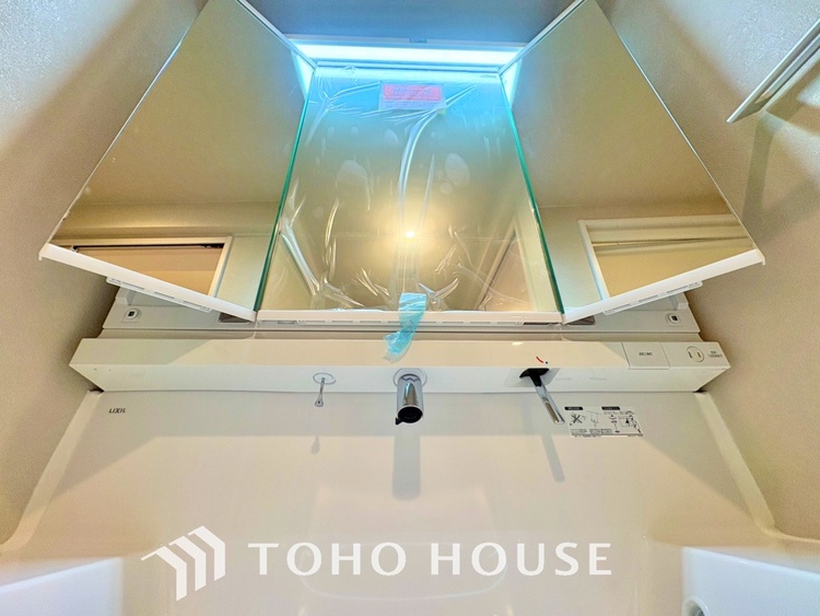 洗面 【WASHROOM】◆快適◆煌びやかな暮らしの中にも忘れたくない快適さ。大きな収納が助けてくれます。