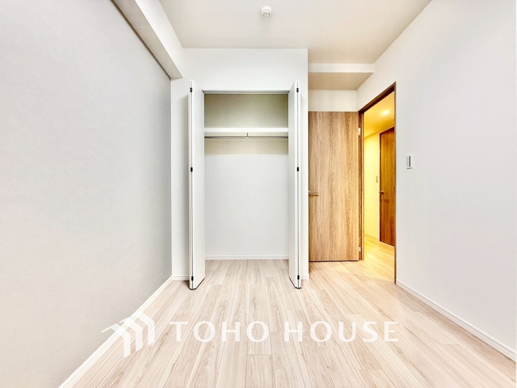 内装 ◆色彩◆この空間に放たれた光は華美なまでに演出されたデザイン。流れる時をより芳醇なコーヒーの様な色彩奏でるアダージョ。そして情景豊かな作品のような暮らしがイメージできる。