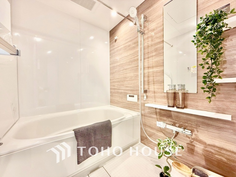 風呂 ◆浴室◆の温もりを感じ、ふわりと寄り添う太陽の妖精たちが自然と僕達を微睡ませる。うとうとしたい訳ではないがそんな時間が嫌いじゃない自分がここにいる。