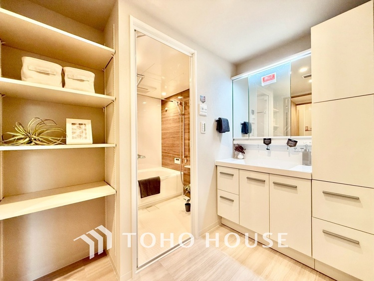 洗面 ◆洗面◆清潔感のある水回り。白で統一されたスタイリッシュな空間。毎日使う場所だから究極にシンプルにこだわりました。