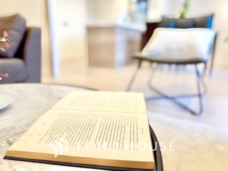 その他 ◆闇夜の輝き◆オレンジ色の光は大人になった今の僕にはわかる。1日の終わりを伝えに来たわけではなく、また明日が来る方へ導いてくれた事を。