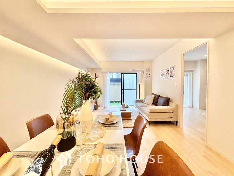 内装 【The beginning of everything】その邸が魅せる気品、重厚感、柔らかさ。それは訪れた人に安らぎを与える特別な空間。すべての始まりをここから。