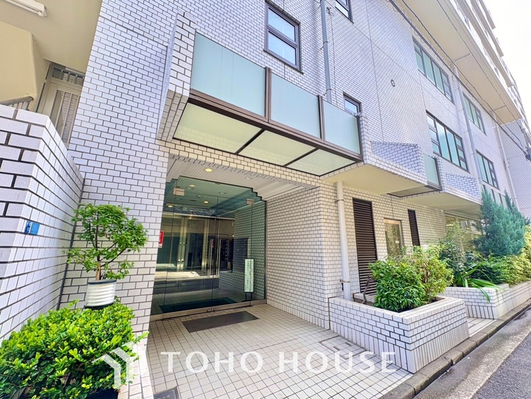 外観 【The beginning of everything】その邸が魅せる気品、重厚感、柔らかさ。それは訪れた人に安らぎを与える特別な空間。すべての始まりをここから。