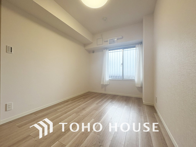 内装 採光もある洋室は、くつろぎのひと時を過ごすのにぴったり