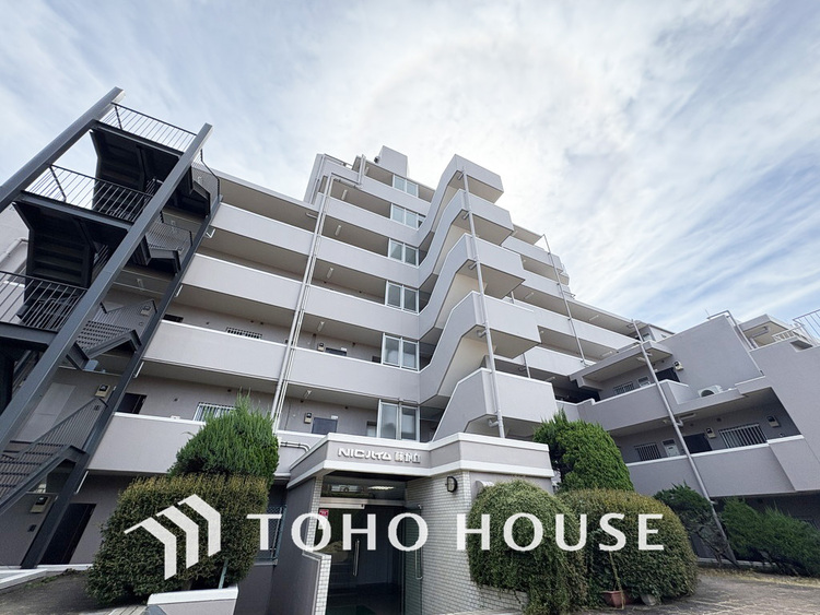 外観 〜田園都市線「藤が丘」駅徒歩12分〜LDK約17帖のゆとりある住空間〜南東向きのため陽当り良好〜