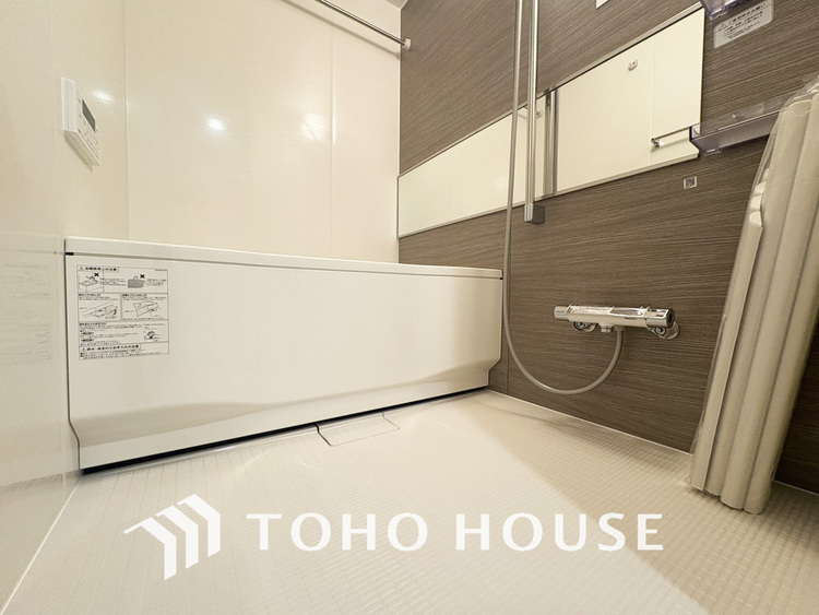 風呂 一日の疲れを癒すバスルームは、心地よいリラックスを叶える清潔感溢れる空間