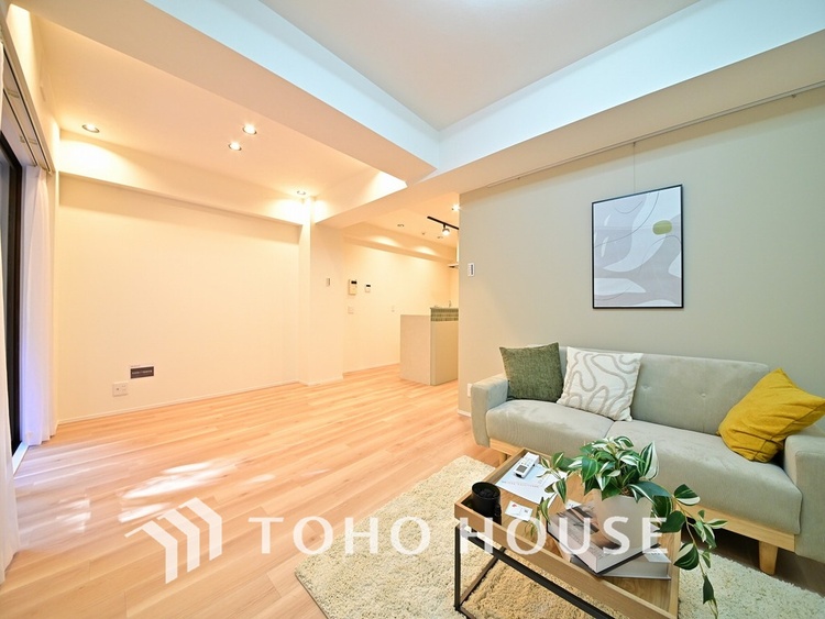 内装 約15帖のゆったりとした広さのリビングスペース