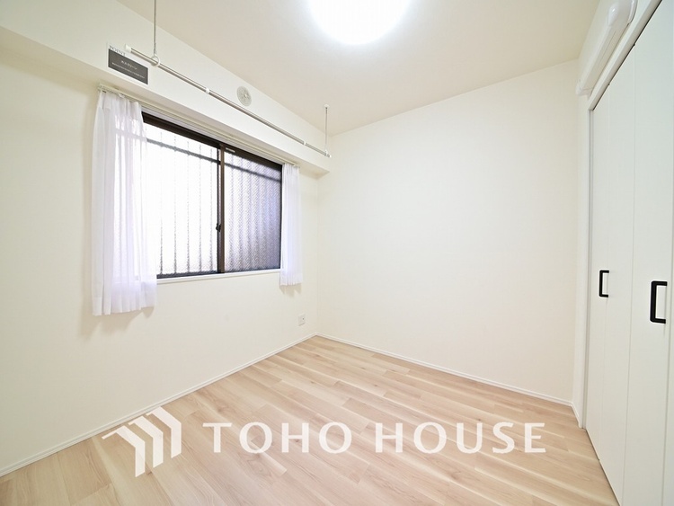 内装 採光もある洋室は、くつろぎのひと時を過ごすのにぴったり