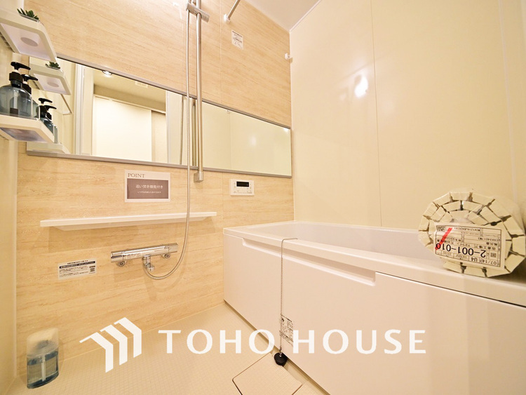 風呂 一日の疲れを癒すバスルームは、心地よいリラックスを叶える清潔感溢れる空間