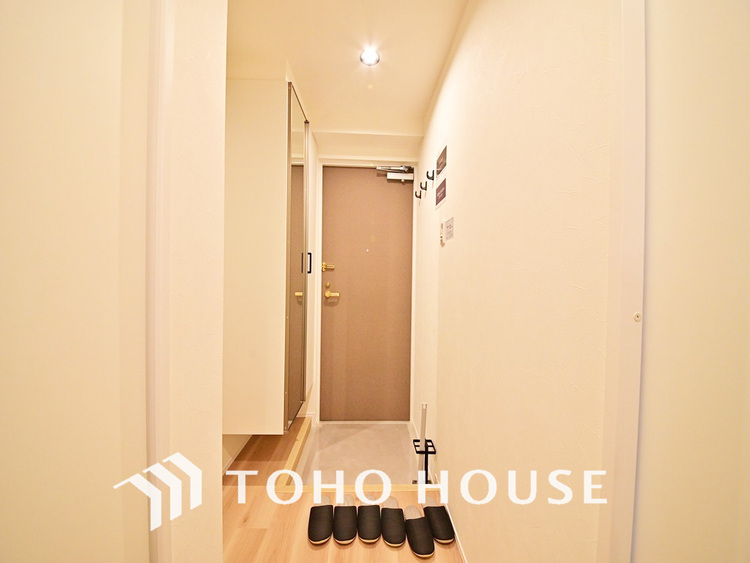 玄関 飾り過ぎないシンプルな内装の玄関