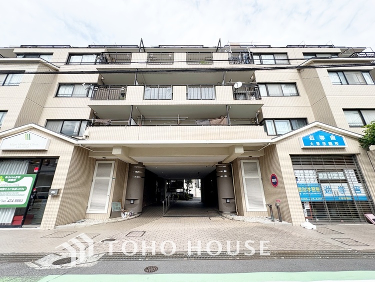 外観 漂う上質な空気感、マンションに入れば「おかえりなさい」と笑顔で迎えてくれるエントランス。最良の心配りを感じるマンションでした。